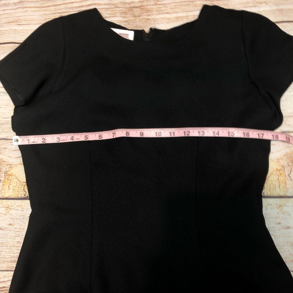 Maggy London Shift Short Sleeve Dress - Picture 4 of 8